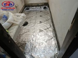 chống thấm bằng màng bitum dán lạnh cho nhà vệ sinh