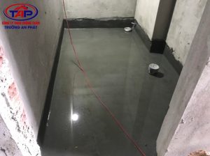 ngâm thử nước nhà vệ sinh 