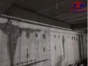 Tầng hầm bị thấm nước nghiêm trọng do nứt bê tông và áp lực nước ngầm tại Nghệ An