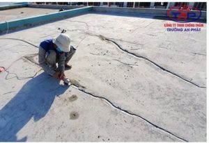 mài mở rộng vết nứt bê tông trước khi xử lý chống thấm