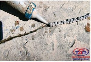 bơm keo flex xử lý vết nứt bê tông chống thấm
