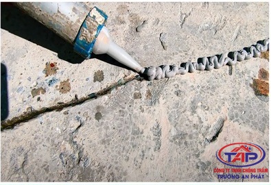 xử lý vết nứt bê tông chống thắm bằng vật liệu chuyên dụng