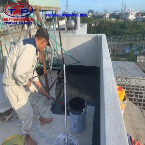 Phủ màng chống thấm Sikalastic HLM 5000 cho sân thượng tại TP Vinh