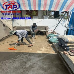 Vệ sinh bề mặt bằng nước áp lực trước khi chống thấm
