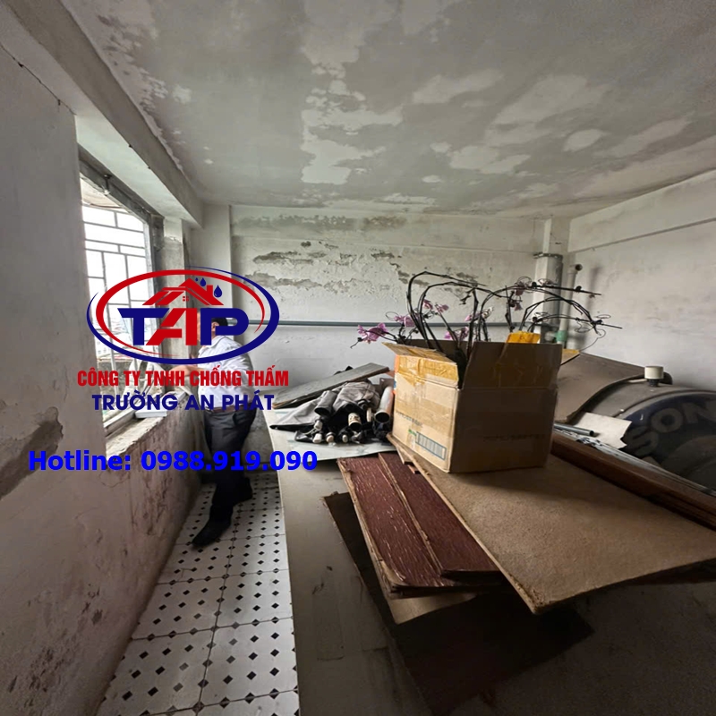 Hậu quả của việc xem nhẹ chống thấm khiến nhà bị thấm dột nghiêm trọng