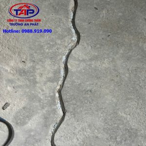 Cắt mở rộng vết nứt bê tông trước khi xử lý chống thấm